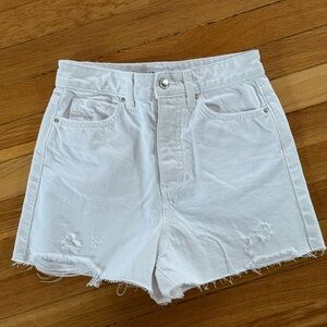 Women’s NWOT Zara White Distressed Jean Shorts High Rise